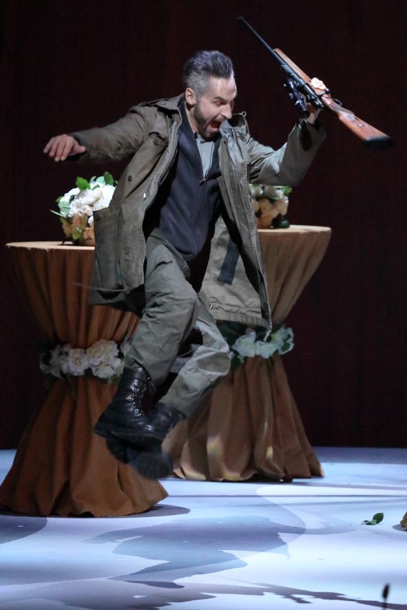 Bayerische Staatsoper / Der Freischütz _ hier Kyle Ketelsen als Kaspar © Wilfried Hoesl