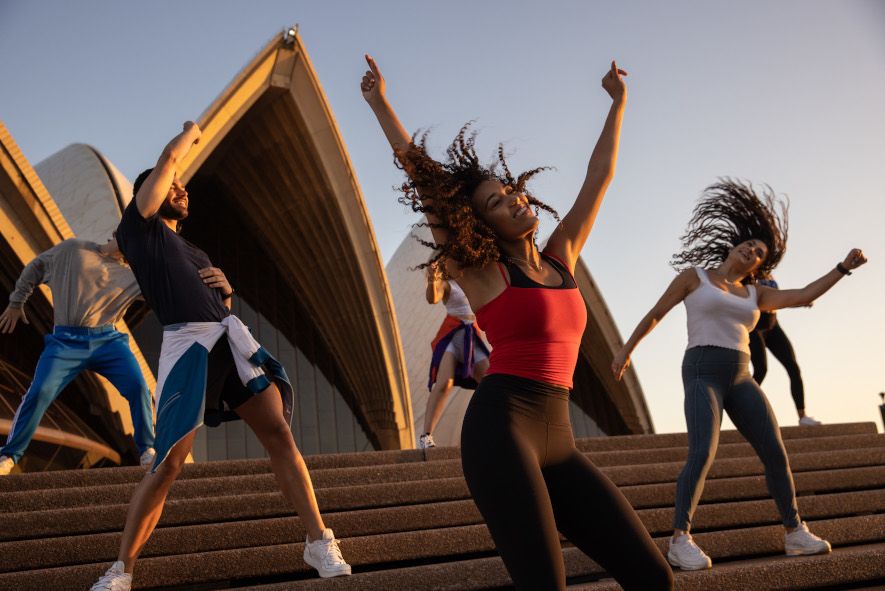 Tanz auf den spektakulären Stufen zum Sydney Opera House © Daniel Boud