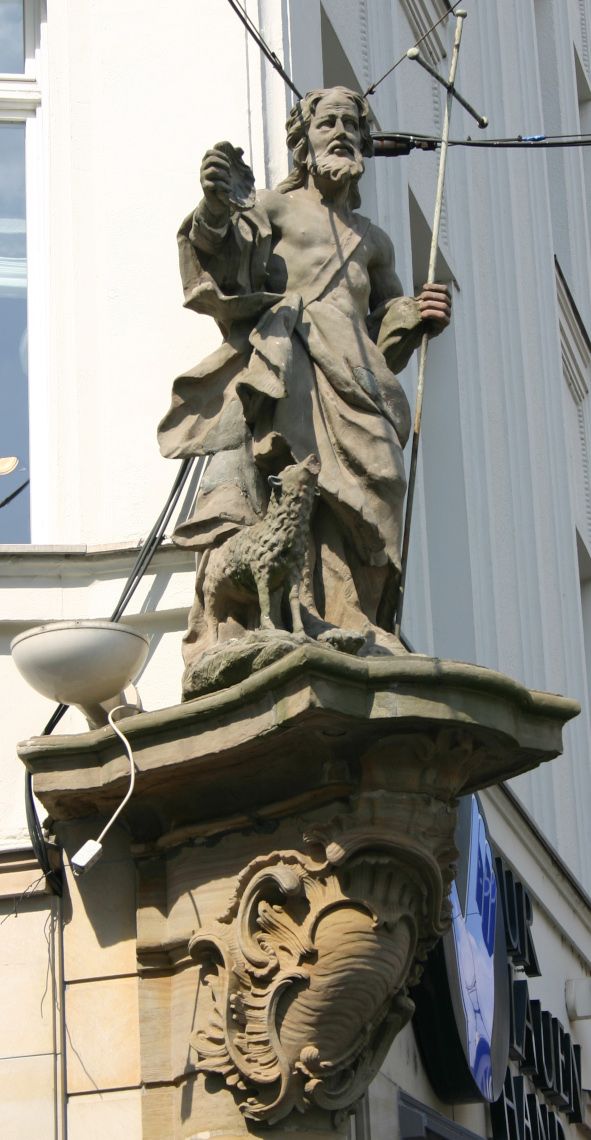 Johannes der Täufer _ Eckskulptur in Trier © Wikimedia Commons