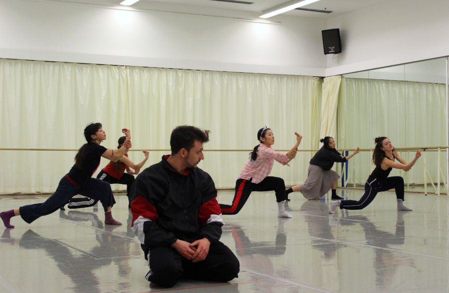  Staatstheater Darmstadt / Startbahn 2021 hier Ah,vita bella! Choreographie von Alessio Damiani mit Sayaka Kado, Isidora Markovic, Alessio Pirrone, Jiyoung Lee, Meilyn Kennedy, Greta Dato, Aurélie Patriarca © Jaione Zabala Martin