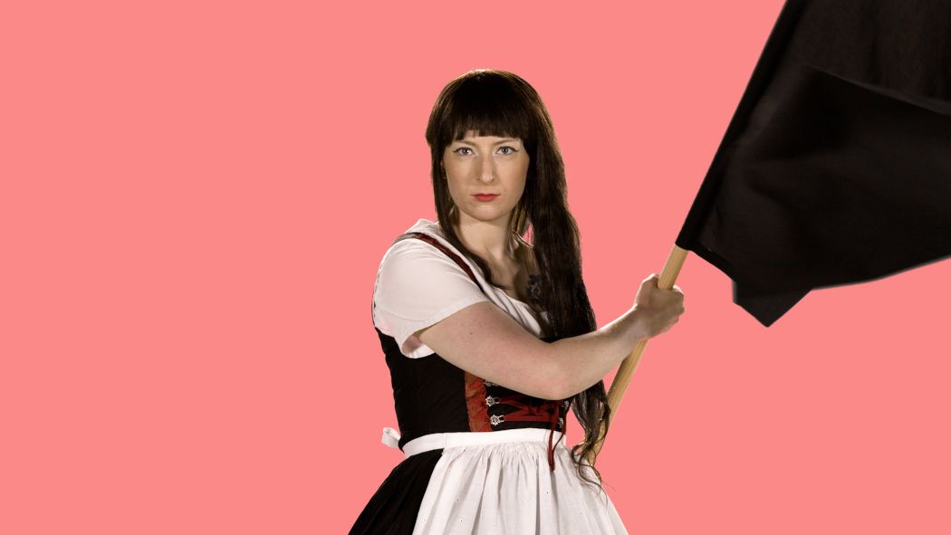 Theater Osnabrück / Kriegerinnen hierJuliane Böttger als Rechtsradikale Kriegerin im Dirndl: © Juliane Böttger Rina Zimmering / Ute Radler