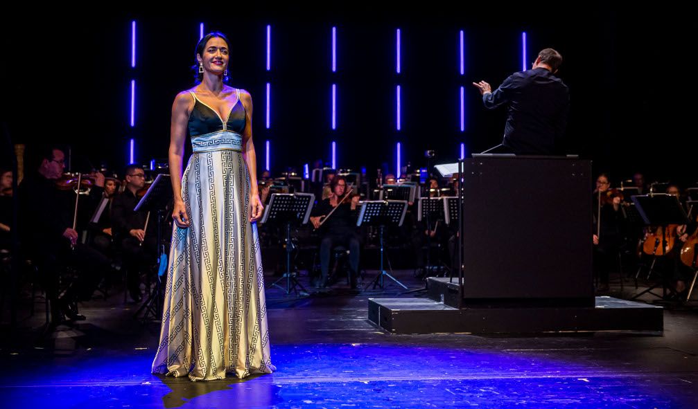  Theater Lübeck / Galaabend des Musiktheaters &quot;Unter die Haut&quot; hier Evmorfia Metaxaki, Stefan Vladar und das Philharmonische Orchester © Olaf Malzahn