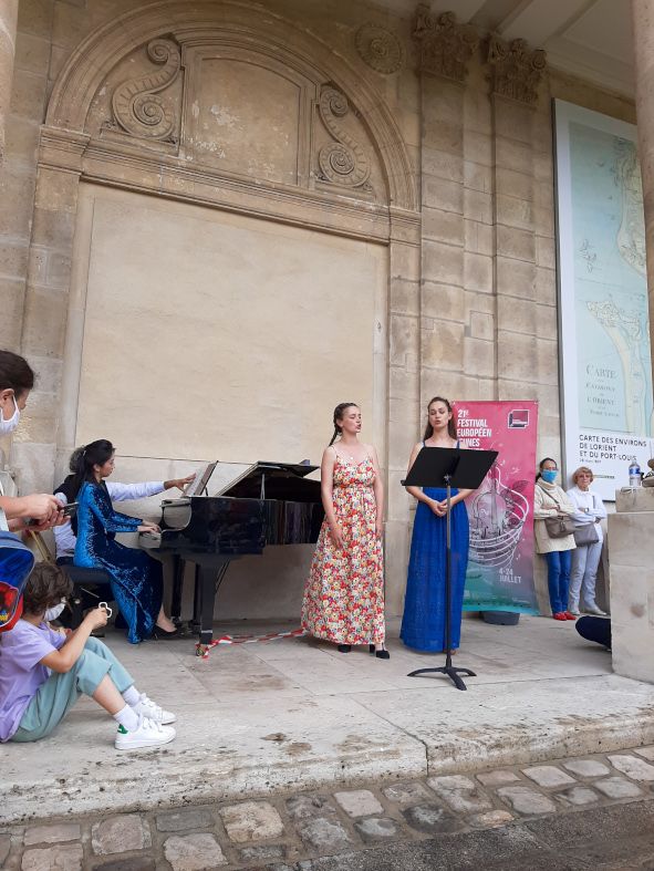 Festival de jeunes Talents / Konzert im Hôtel de Soubise  - hier : vl. Cécile Madelin, Marine Madelin, Qiaochu Li am Klavier © Xavier Delfosse 