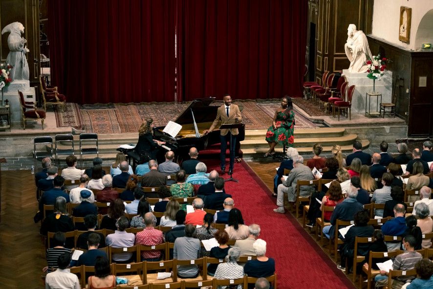 CATHEDRALE SAINTE-CROIX DES ARMÉNIENS hier vl vl am Flügel Susan Manoff, Edwin Fardini, Cyrielle Ndjiki Nya @ Xavier Delfosse