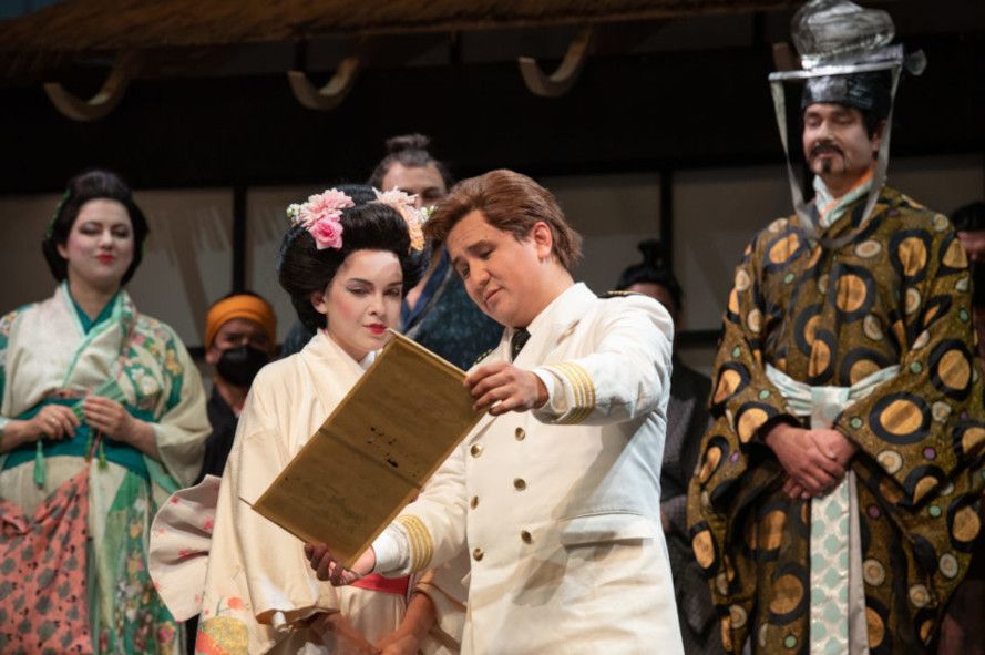 Immling Festival 2021 / Madama Butterfly - hier: Yana Kleyn als Ciu Cii San, Jenish Ysmanov als Pinkerton und Ensemble © Nicole Richter 