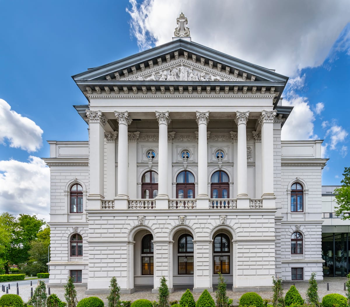 Oldenburg, Oldenburgisches Staatstheater, DAS SCHLAUE FÜCHSLEIN - Leoš Janáček, IOCO