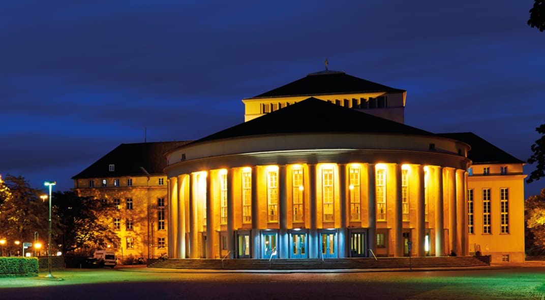 Saarbrücken, Saarländisches Staatstheater, Premiere Rigoletto von Verdi, 07.05.2016