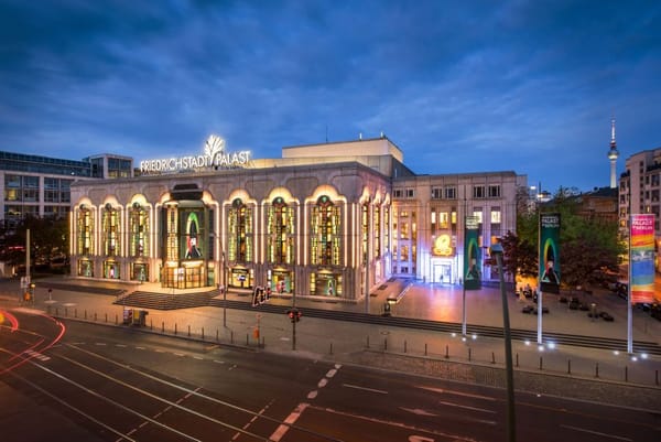 Berlin, Friedrichstadt-Palast, FALLING IN LOVE - Revue, IOCO