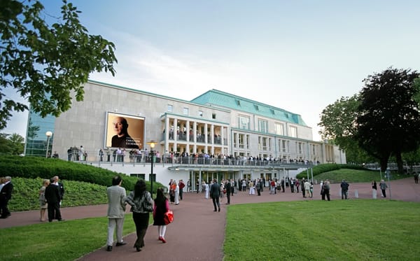Essen, Philharmonie Essen, Friedrich Haider dirigiert Silvester und Neujahrkonzerte, 31.12.2013 und 01.01.2014
