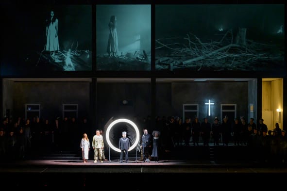 Opéra National de Paris / LOHENGRIN hier Szenenphoto mit Johanni van Oostrum (Elsa), Piotr Beczala (Lohengrin), Wolfgang Koch