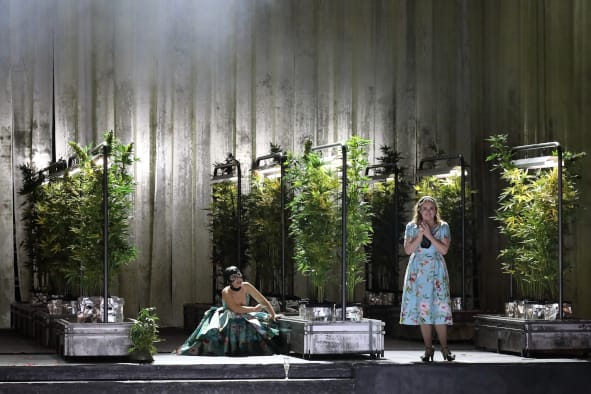 Bayerische Staatsoper / Le Nozze di Figaro hier Elsa Dreisig, Luise Alder c W. Hoesl