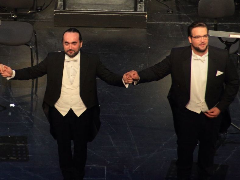 Staatsoper Hamburg / Manon Lescaut hier vl Francesco Ivan Ciampa und Brian Jadge © Patrik Klein 