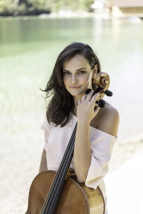 Scharoun_Theater Wolfsburg / Festival Strings Lucerne hier Raphaela Gromes © Sammy Hart