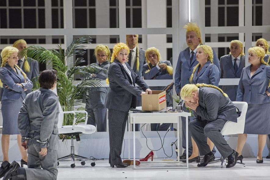 Semperoper / NORMA hier in der Konzernzentrale - Dmytro Popov; Stepanka Pucalkova; Yolanda Auyanet; Alexandros Stavrakakis, Staatsopernchor © Ludwig Olah