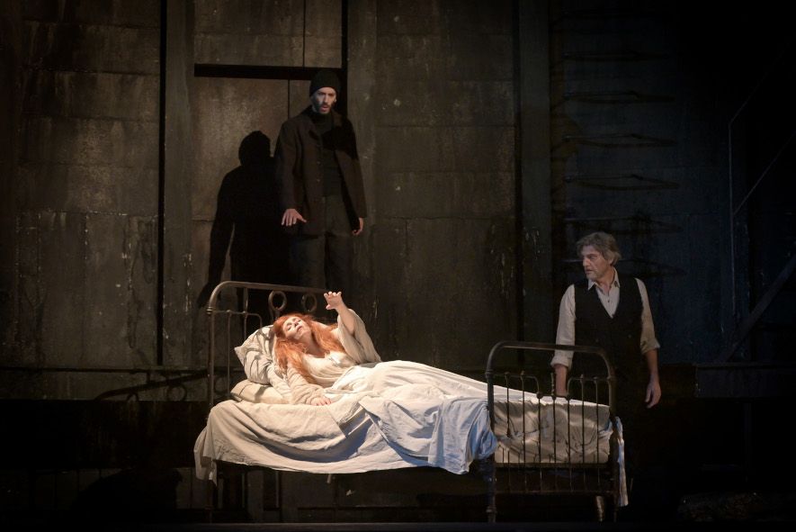 Theatre des Champs-Elysées, Paris / Pelléas et Mélisande hier : Patricia PETIBON (Melisande) - Jean TEITGEN (Arkel) - Thibault DE DAMAS (le medecin et le berger) - © Vincent PONTET