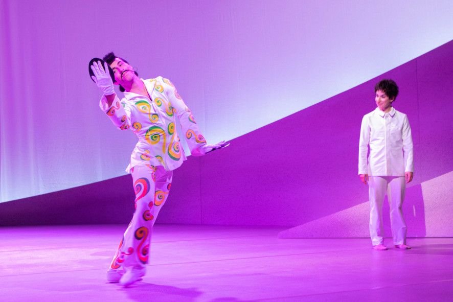 Theater Münster / Der Kleine Prinz - getanzt hier Der Eitle nimmt den Prinzen kaum wahr, Raffaele Scichitano, Maria Bayarry Pérez © Oliver Berg