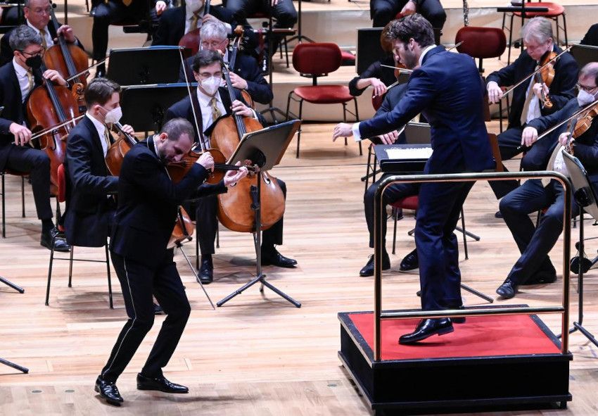 Sächsische Staatskapelle / 3. Symphoniekonzert hier Antoine Tamestit, Lorenzo Viotti und die Staatskapelle © Matthias Creutziger