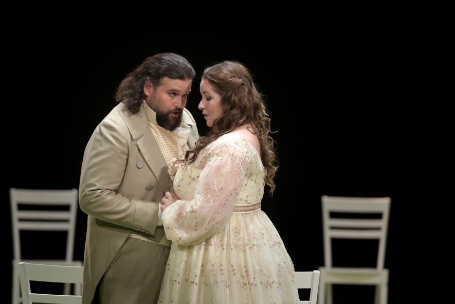 Theatre des Champs Elysees, Paris / Eugen Onegin hier Alisa Kolosova als Olga und Jean-François Borras als Lenskij © Vincent PONTET