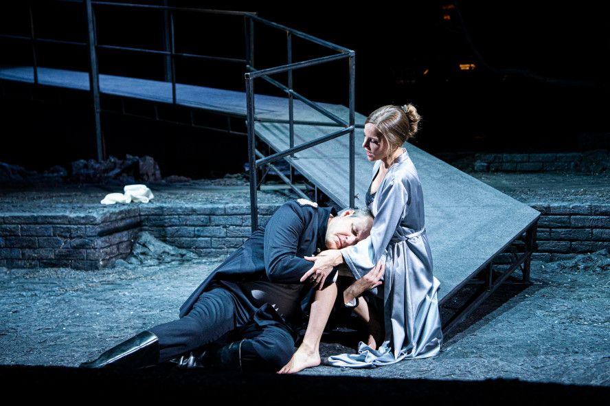 Staatstheater Cottbus / Otello hier Jens Klaus Wilde (Otello) und Tanja Christine Kuhn (Desdemona) © Marlies Kross