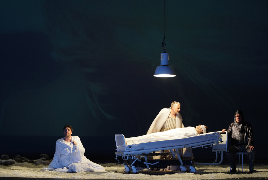 Hessisches Staatstheater Wiesbaden / Tristan und Isolde hier Marco Jentzsch a als Tristanls Tristan, Erik Biegel, Thomas de Vries, Statisterie © Karl und Monika Forster