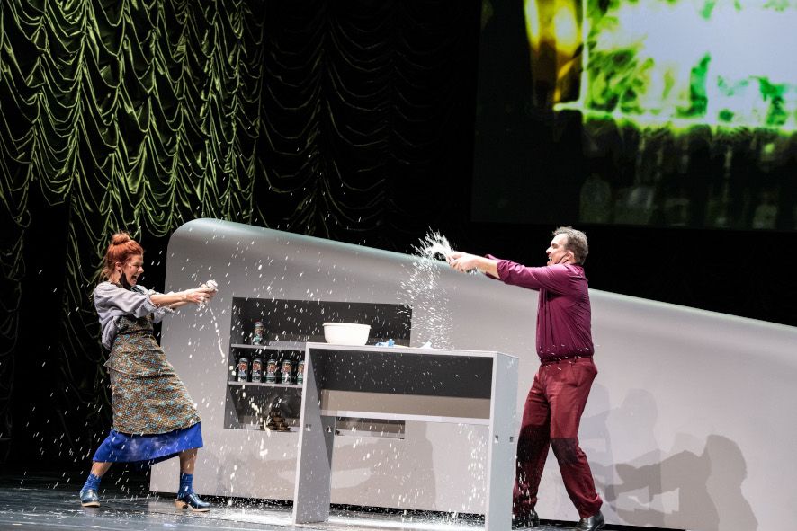 Staatsoper Hannover / SWEENEY TODD hier vlnr Anne Weber, Scott Hendricks © Sandra Then