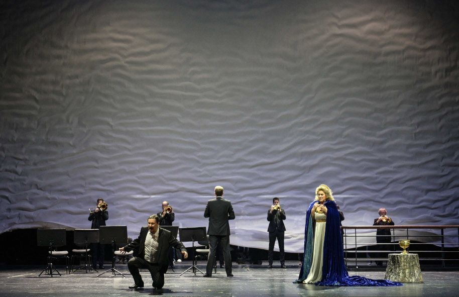 Deutsche Oper am Rhein / Tristan und Isolde hier aniel Frank (Tristan), Alexandra Petersamer (Isolde), Duisburger Philharmoniker. © Hans Jörg Michel 