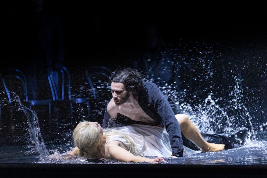 Theater Osnabrück / Lucia di Lammermoor hier Lucia liebt Edgardo, Sophia Theodorides und Oreste Cosimo © Stephan Glagla