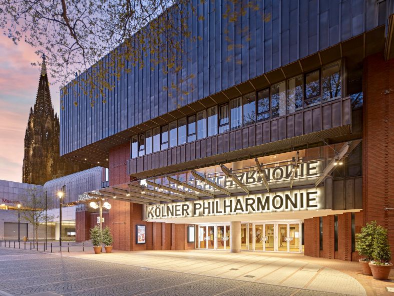 Kölner Philharmonie und Kölner Dom © Guido Erbring