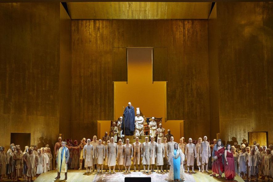 Semperoper / AIDA hier das Ensemble © Ludwig Olah