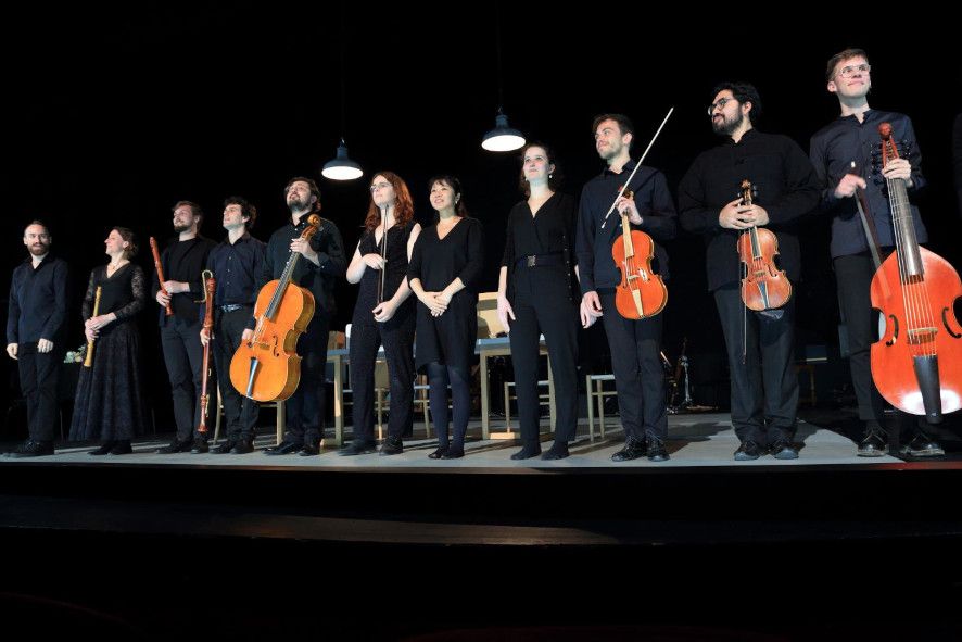 Théâtre des Célestins, Lyon / TRAUERNACHT hier das Ensemble zum Schlussapplaus © Patrik Klein 