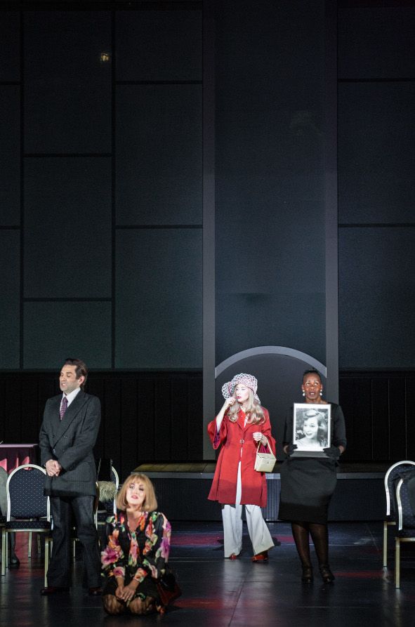 Opéra national de Paris / A QIET PLACE hier Dede: Claudia Boyle Francois: Frédéric Autoun Junior: Gordon Bintner Sam Russel Braun Dinah: Johanna Wokalek © Bernd Uhlig 