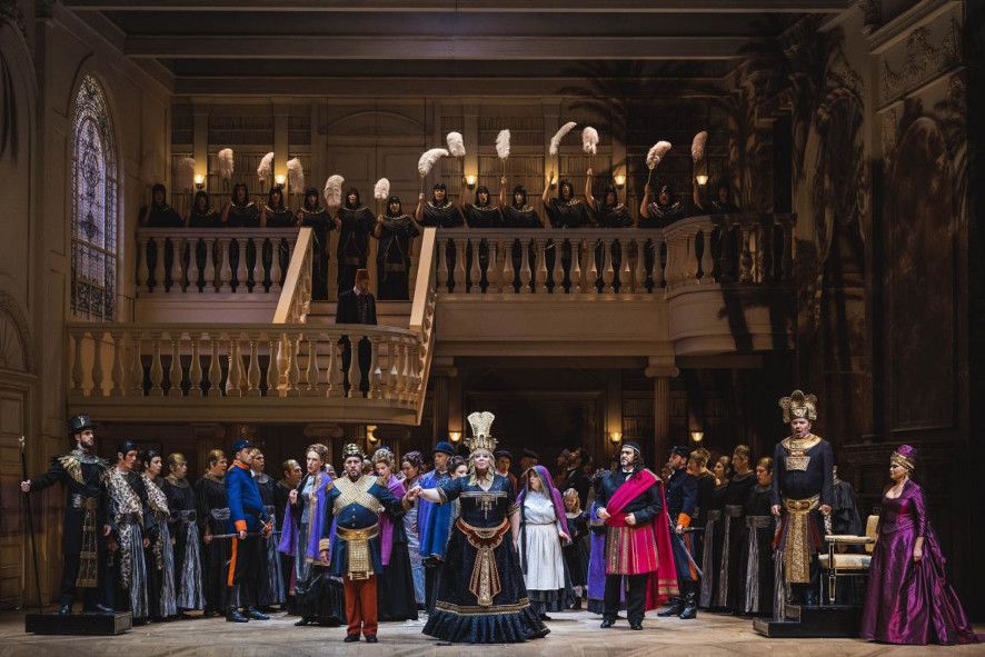 Theater Chemnitz / AIDA hier Chor mit Hector Sondoval und Nadine Weissmann © Nasser Hashemi