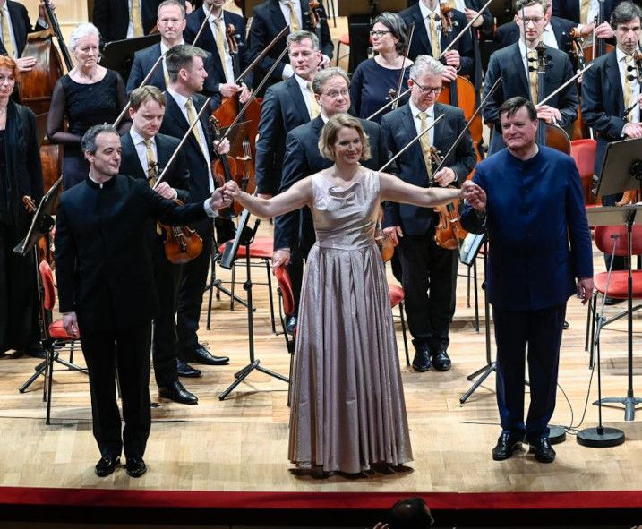 Sächsische Staatskapelle / hier vl Adrian Eröd, Julia Kleiter, Christian Thielemann © Matthias Creutziger