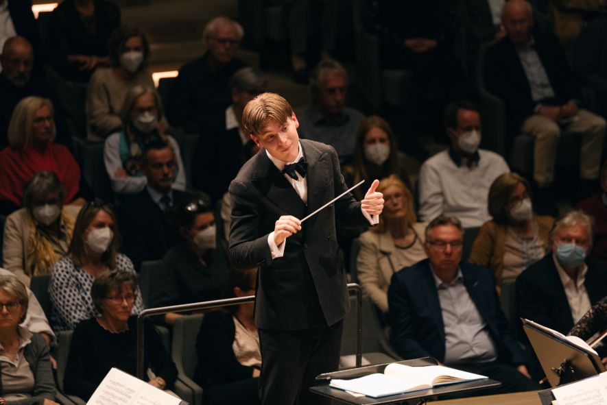 Elbphilharmonie / Oslo Philharmonic Orchestra und Dirigent Klaus Mäkelä © Daniel Dittus
