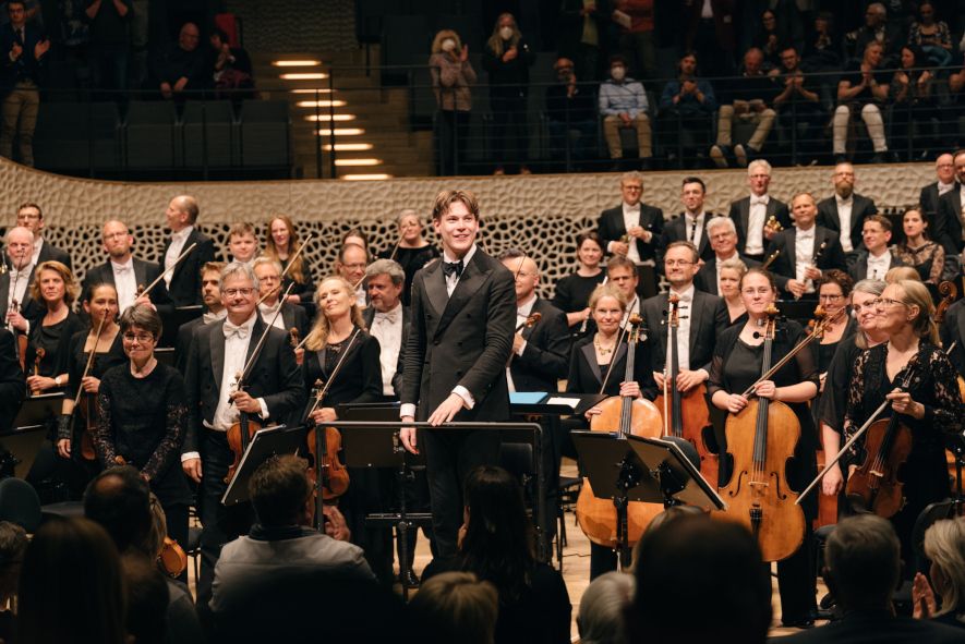 Elbphilharmonie / Oslo Philharmonic Orchestra und Dirigent Klaus Mäkelä © Daniel Dittus