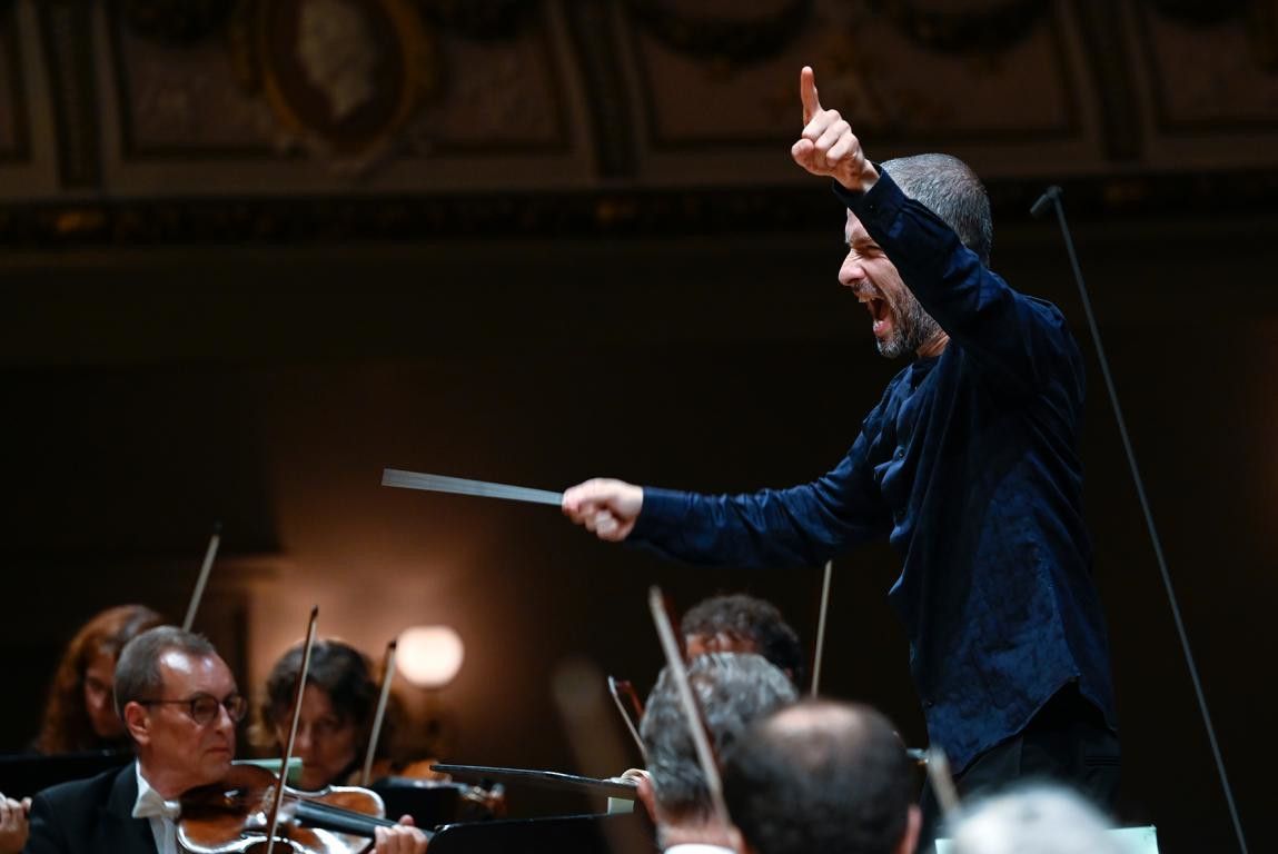 Semperoper Dresden / Dirigent Omer Meir Wellber © Matthias Creutziger