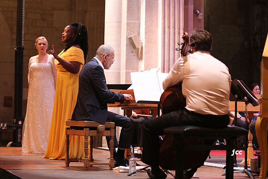  BASILIQUE NOTRE-DAME / Christophe Rousset, Cembalo; Iryna Kyshliaruk als Florinda, Axelle Fanyo als Pulcheria © Festival de Beaune