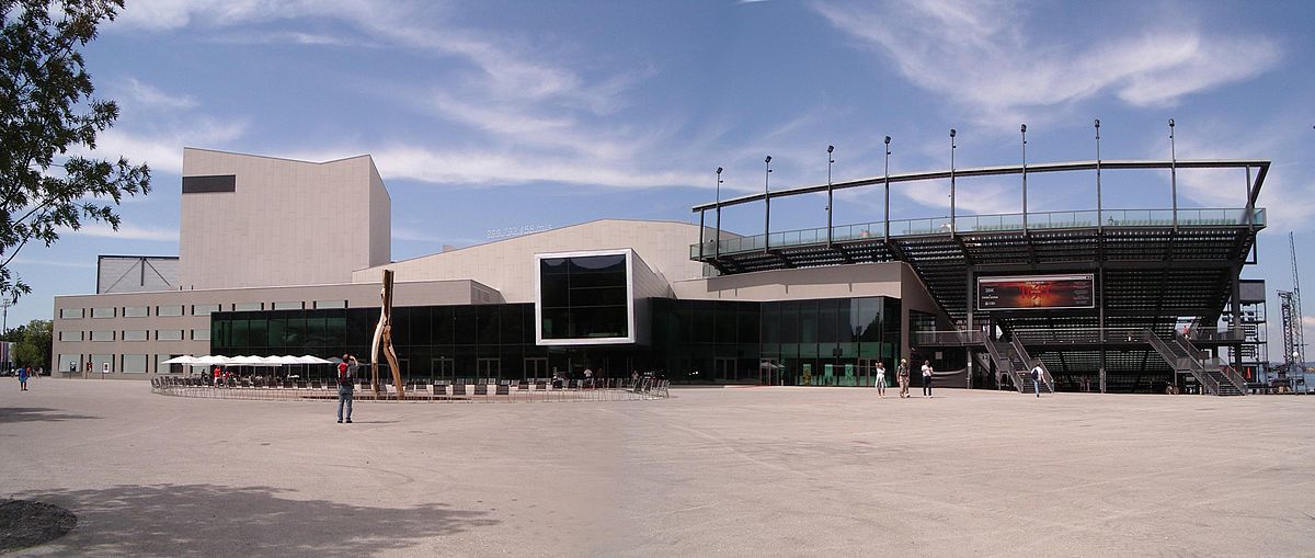 Bregenz Festpielhaus und Seebühne © WIKIMEDIA COMMONS / Matze Trier