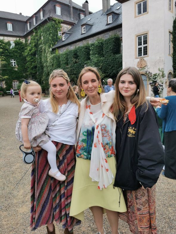 Gräfin Celina zu Solms-Laubach mit ihren Nichten © Ingrid Freiberg