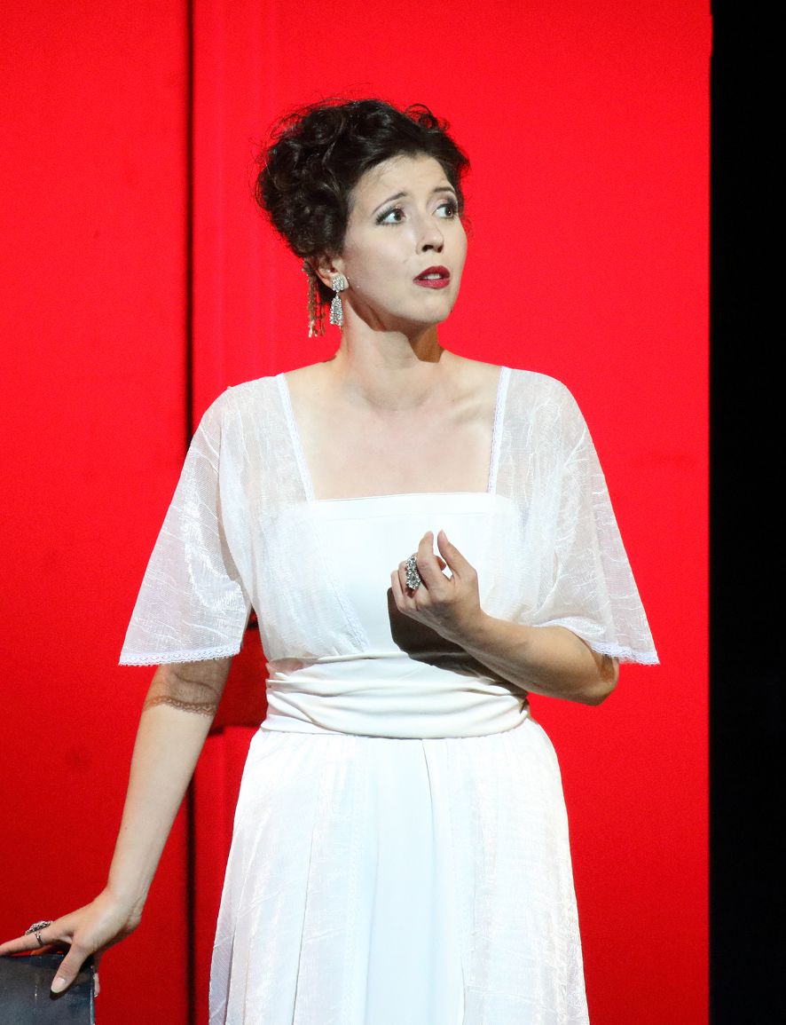 Bayerische Staatsoper / La Traviata hier Lisette Oropesa als Violetta © Wilfried Hoesl