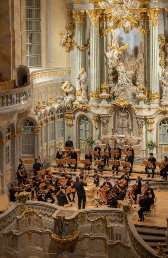 Frauenkirche / conductor Josep Caballé Domenech, orchestra and MIDORI with their Guarneris by Gusi ex-Huberman © Oliver Killig