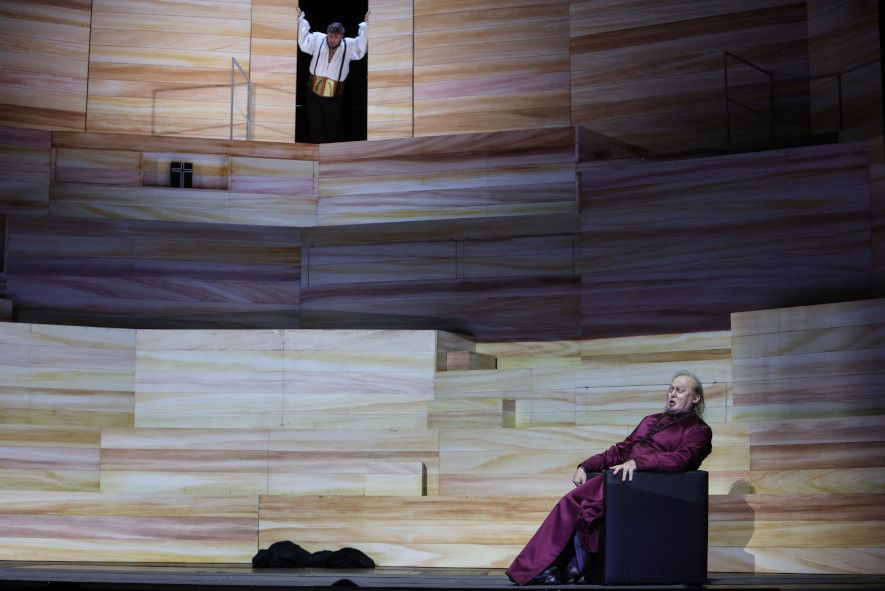 Theater Bremen / DON CARLO hier Patrik Zielke als Filipp II. und Taras Shtonda als Großinquisitor © Jörg Landsberg