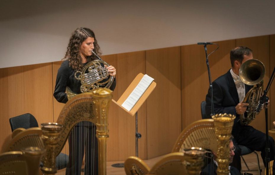 Dresdner Philharmonie / SIEGFRIED hier die Hornistin Sarah Ennouhi interpretiert Siegfrieds Hornruf © Oliver Killig 
