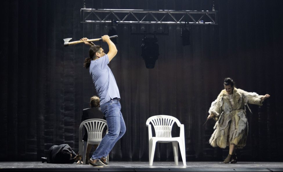 Theater Münster / LEBEN DES ORES hier _Ki Hoon Yoo, Johan Hyunbong Choi, Robyn Allegra Parton © Martina Pipprich