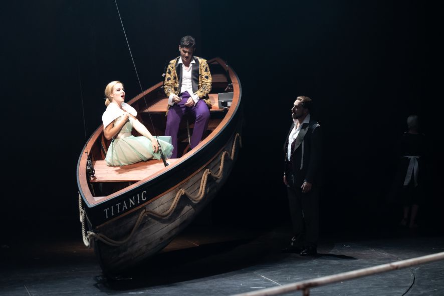 Staatsoper Prag / BALL IM SAVOY hier Vanda Sipova (Madeleine) und Daniel Matousek (Mustafah © Zdenek Sokol