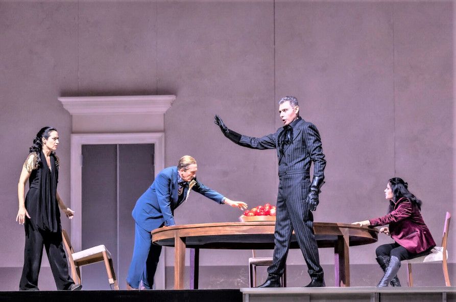 Theater Lübeck / SALOME hier Evmorfia Metaxaki als Salome, Wolfgang Schwaninger als Herodes, Anton Keremidtchiev als Jochanaan, Edna Prochnik als Herodias © Jochen Quast