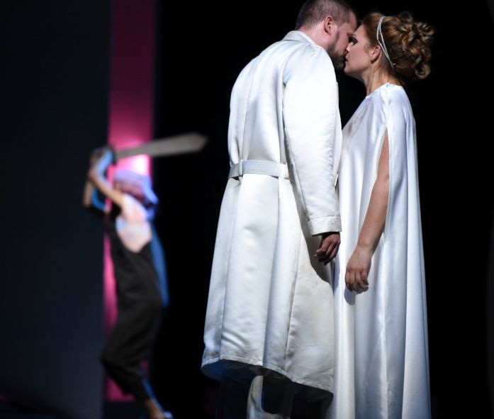 Aalto Theater / TANNHÄUSER hier Daniel Johansson (Tannhäuser), Deirdre Angenent (Venus) © Forster 