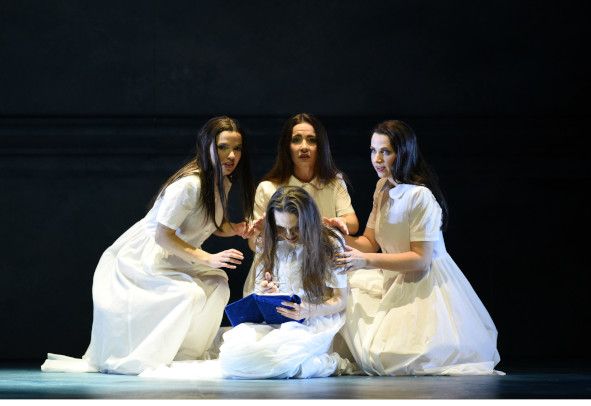 Hessisches Staatstheater / RUSALKA hier Olesya Golovneva, Nora Kazemieh, Sarah Mehnert, Donata-Alexandra Koch © Karl und Monika Forster