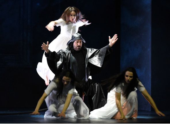 Hessisches Staatstheater / RUSALKA hier Derrick Ballard, Nora Kazemieh, Sarah Mehnert, Donata-Alexandra Koch © Karl und Monika Forster