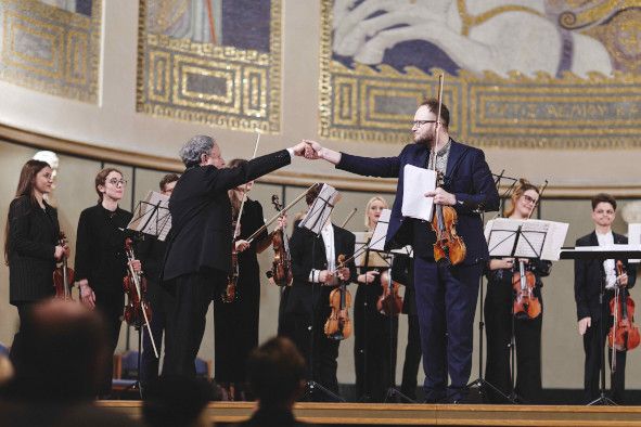 LMU, München / Lviv Chamber Orchestra ”Akademia”. Konzertmeister Prof. Artur Mykytka und Solist Nazar Pylatiuk (Violine) © Ukrainische Freie Universität